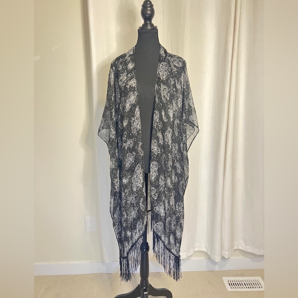 Black & White Paisley Fringe Wrap - Picture 1 of 4